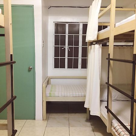 1 River Central Hostel Makati City Zimmer foto