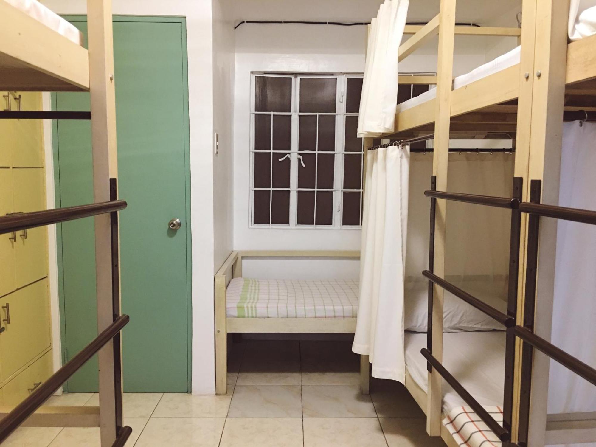1 River Central Hostel Makati City Zimmer foto
