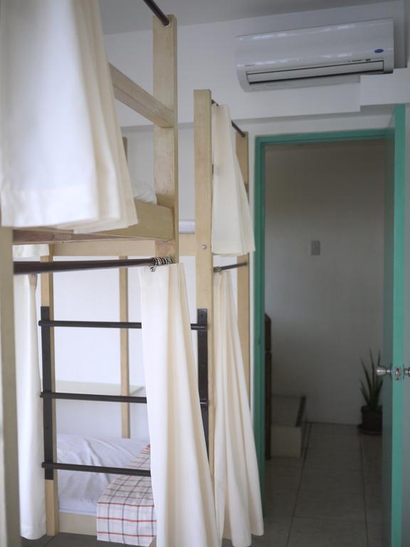 1 River Central Hostel Makati City Zimmer foto